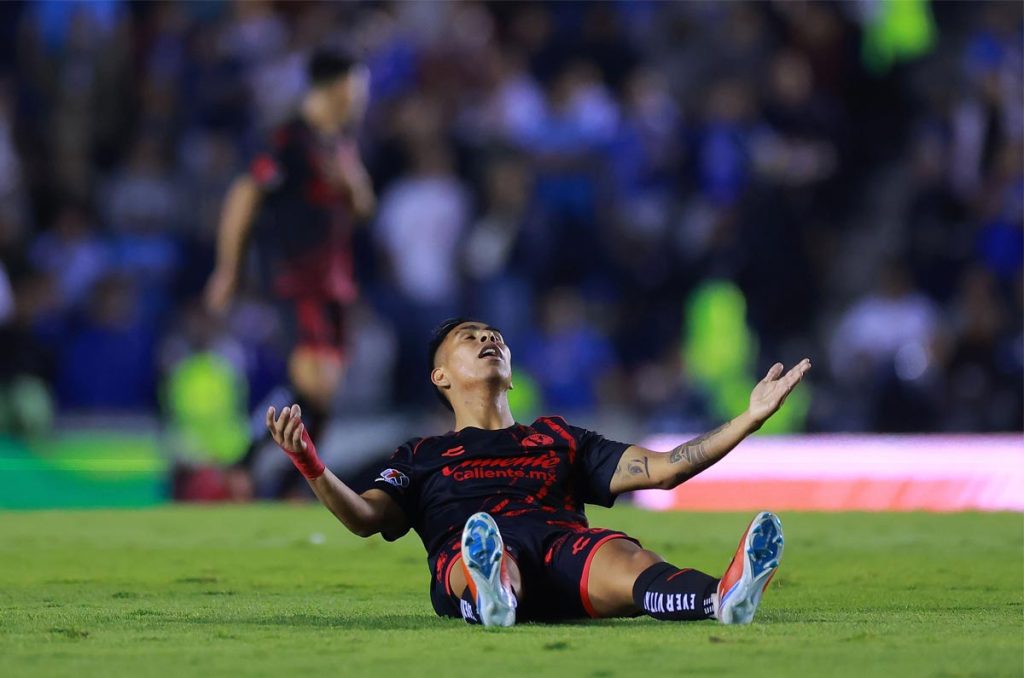 Efraín Álvarez está en la mira de las Chivas de Guadalajara