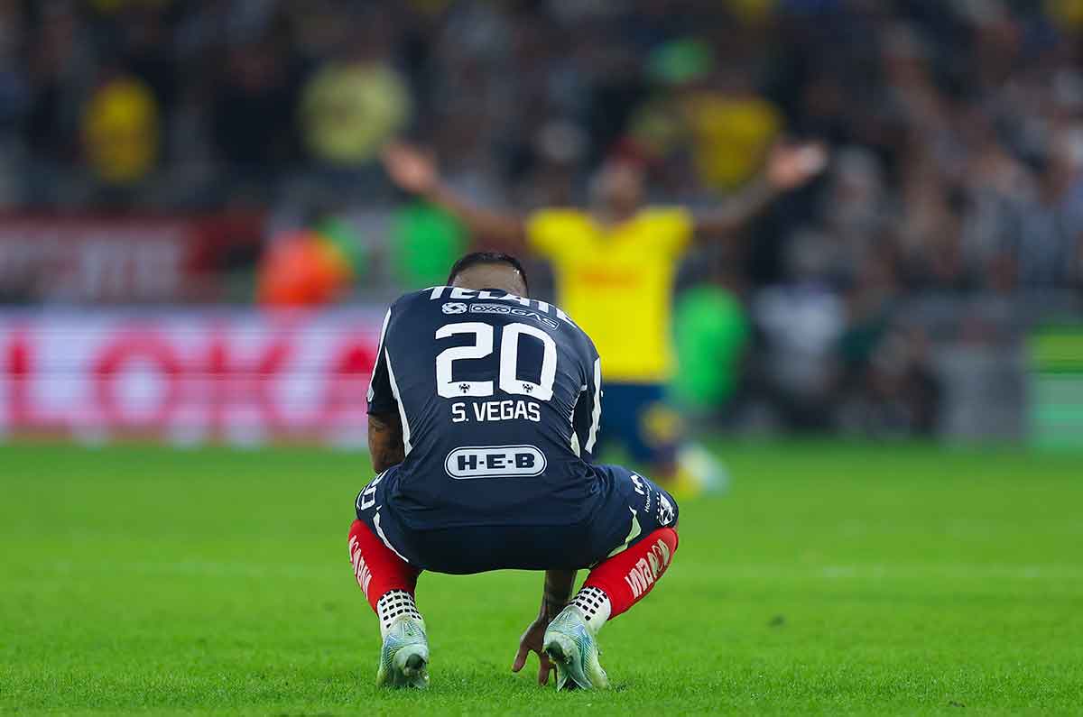 espacio-para-los-nuevos–rayados-comienza-a-dar-salida-a-sus-laterales-