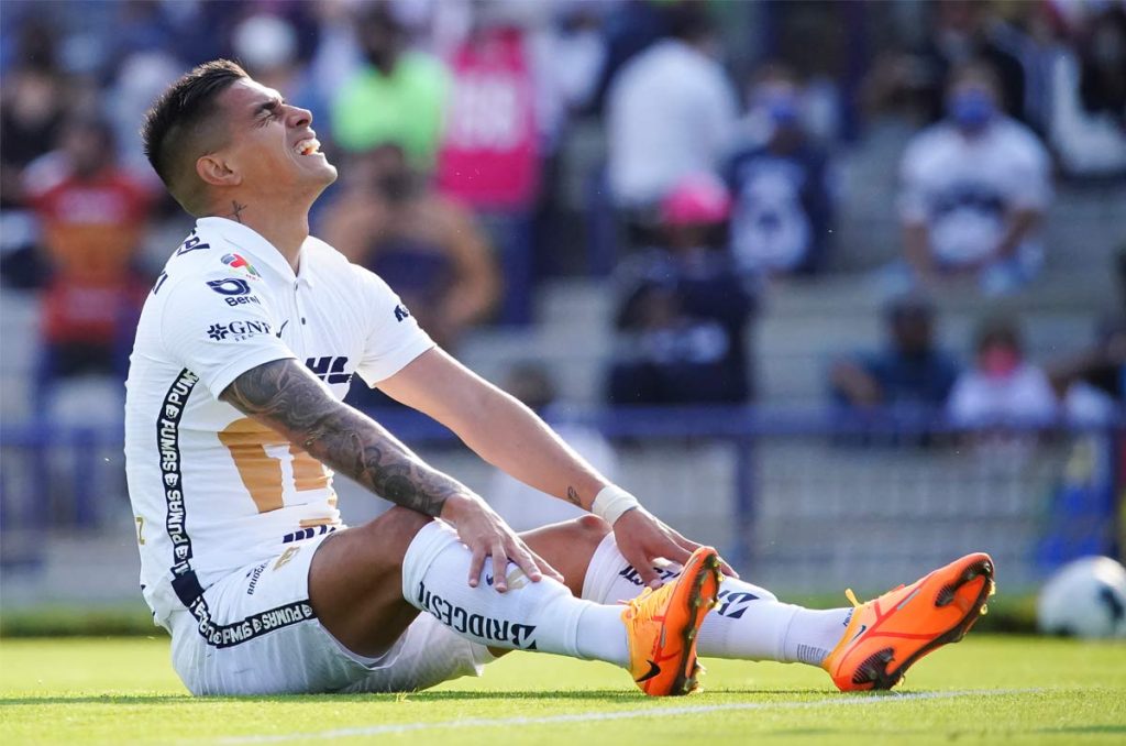 Favio Álvarez durante su paso con los Pumas de la UNAM; actualmente se encuentra sin equipo