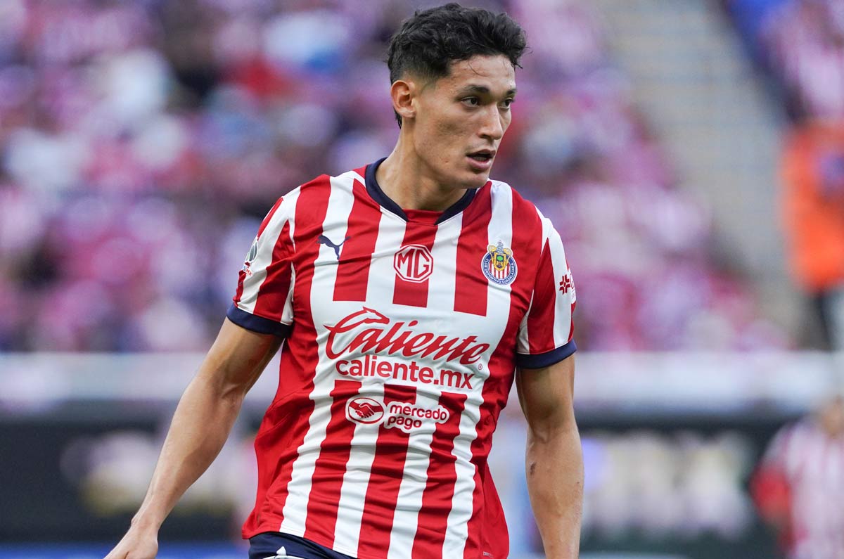 3. Jesús Orozco Chiquete. Defensa central que está por dejar Chivas para sumarse a Cruz Azul y actualmente escala hasta un valor de 9.5 millones de dólares en el valor de su carta.
