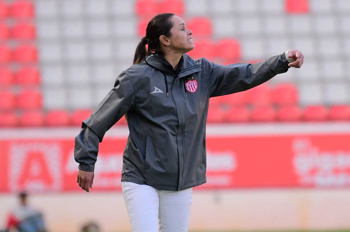 lupita-worbis-entrenadora-de-las-centellas-para-el-clausura-2025