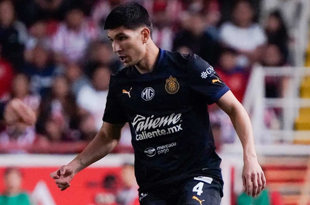 Chivas dejó ir un defensa de 11 millones de dólares; se hizo con Miguel Tapías por menos de un millón