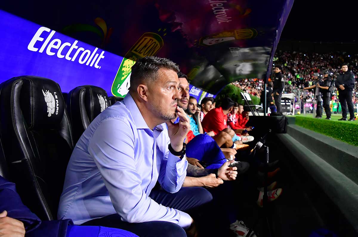 Oscar García de Chivas y la sanción que puede tener tras la patada a James Rodríguez