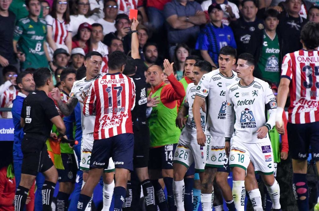 Oscar García de Chivas y la sanción que puede tener tras la patada a James Rodríguez 0