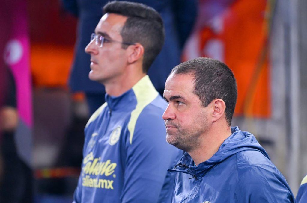 Paulo Victor y André Jardine durante un partido con las Águilas del América