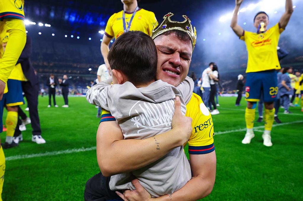 Richard Sánchez celebra el tricampeonato con su familia