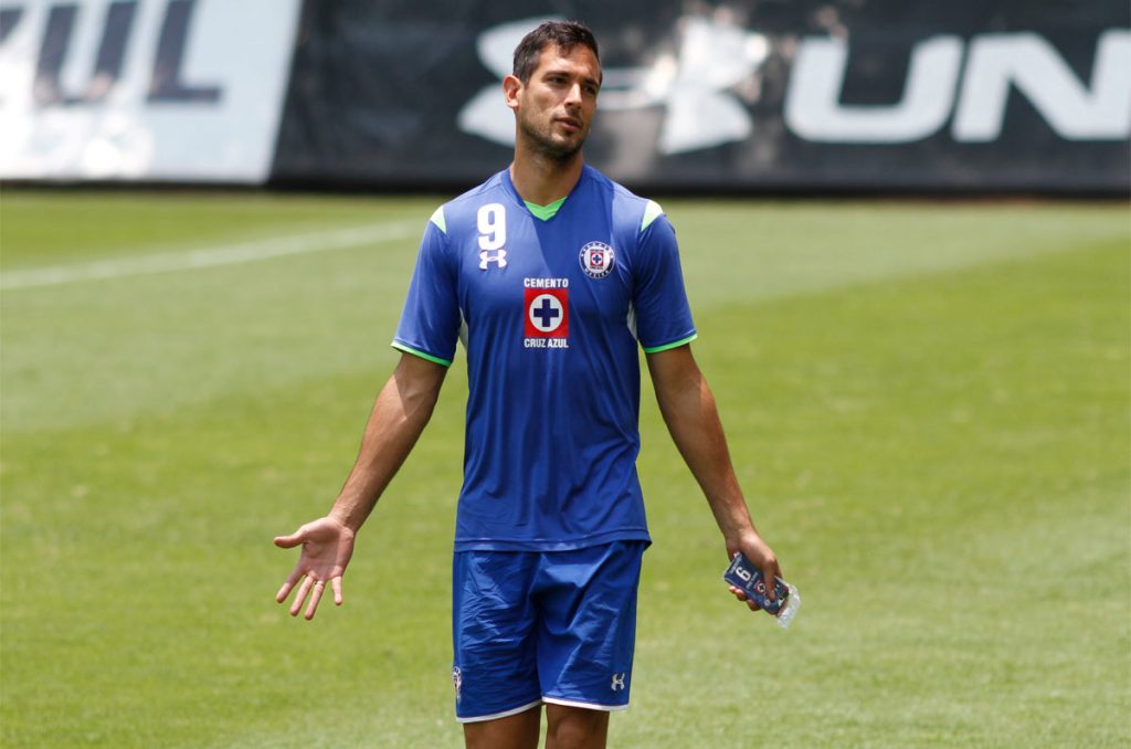 De forma increíble, Roque Santa Cruz sigue haciendo goles y tiene más que Giorgios Giakoumakis de Cruz Azul