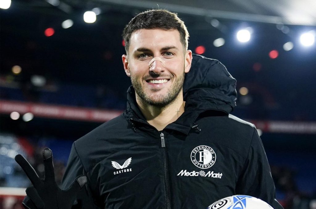 Santiago Giménez se mantiene en la mira y el radar del Nottingham Forest