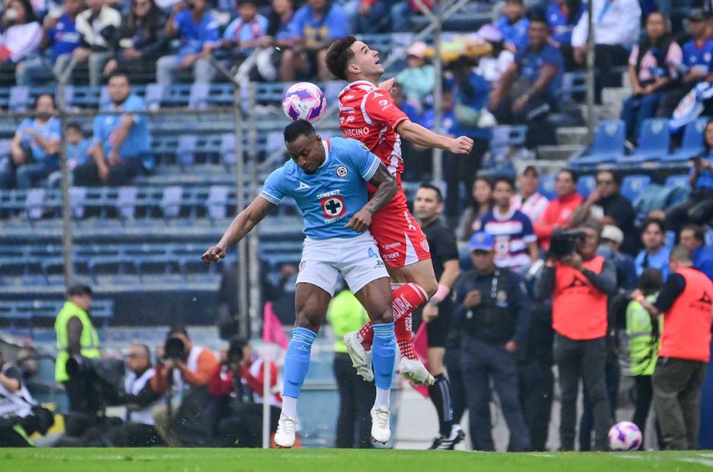 Un renovado Cruz Azul, visita a un peligroso Necaxa