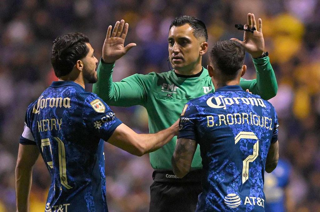 VAR ignora dos penales contra América y Puebla sufre expulsión polémica