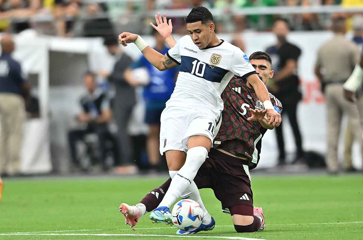 kendry-paez-se-enfrento-a-mexico-en-la-copa-america