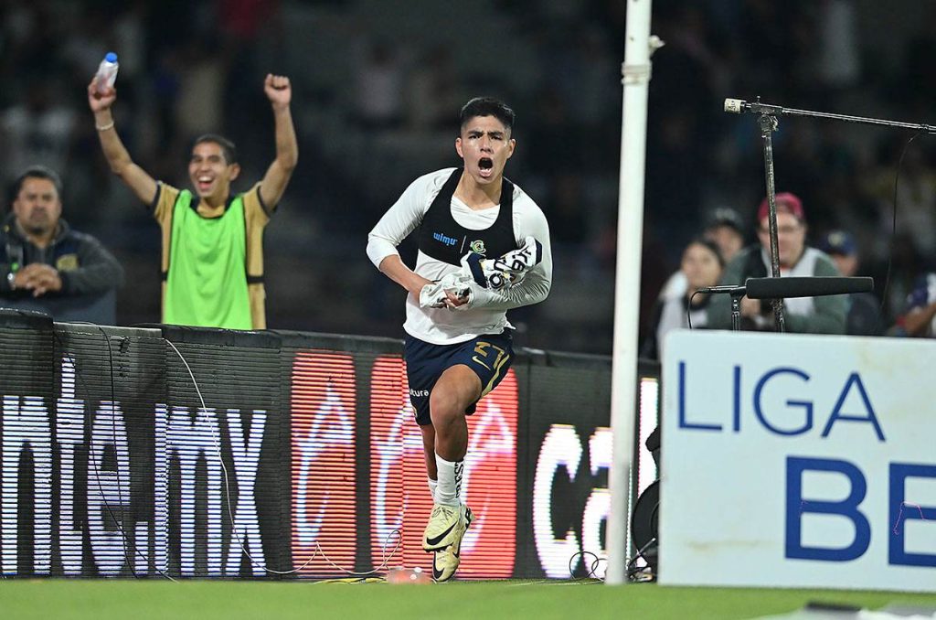 Pumas sorprende en día de la final del Super Bowl con remontada ante Mazatlán