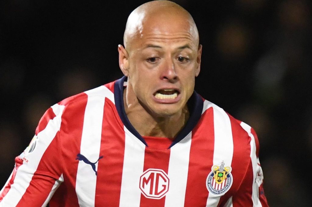 Chicharito tiene prioridad con Gerardo Espinoza en la titularidad de Chivas
