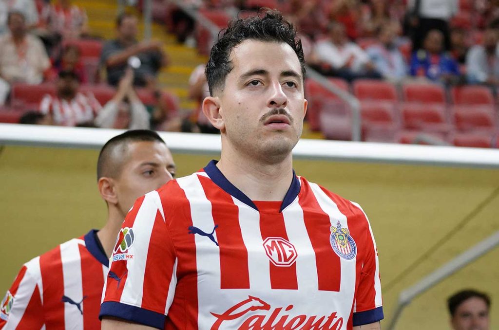 Chivas puede encontrar al reemplazo de Alan Mozo en Pumas