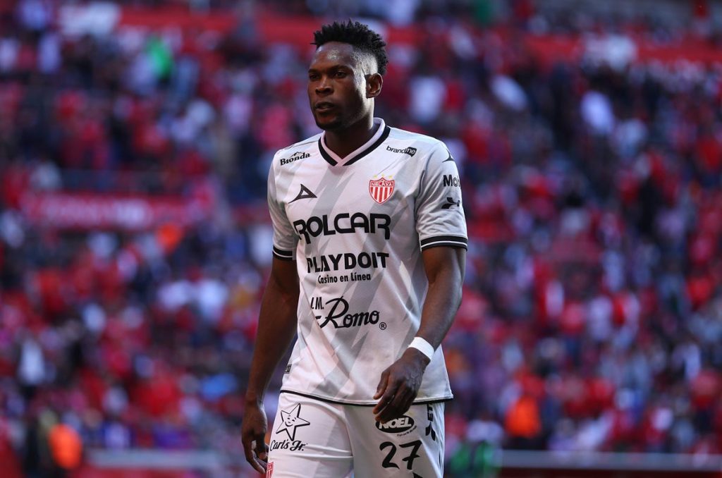 Diber Cambindo es baja de Necaxa y dejará el liderato de goleo a la deriva