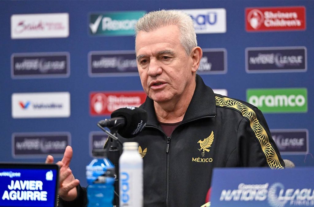 Javier Aguirre decide el equipo de México que enfrentará a Canadá