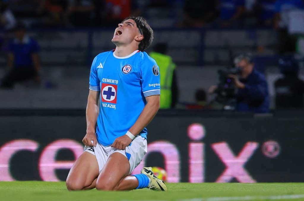 No sería la primera vez que Cruz Azul le arrebata un bombazo a Chivas  0
