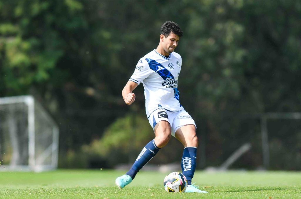 Pedro Budib en su etapa como futbolista de la Franja del Puebla