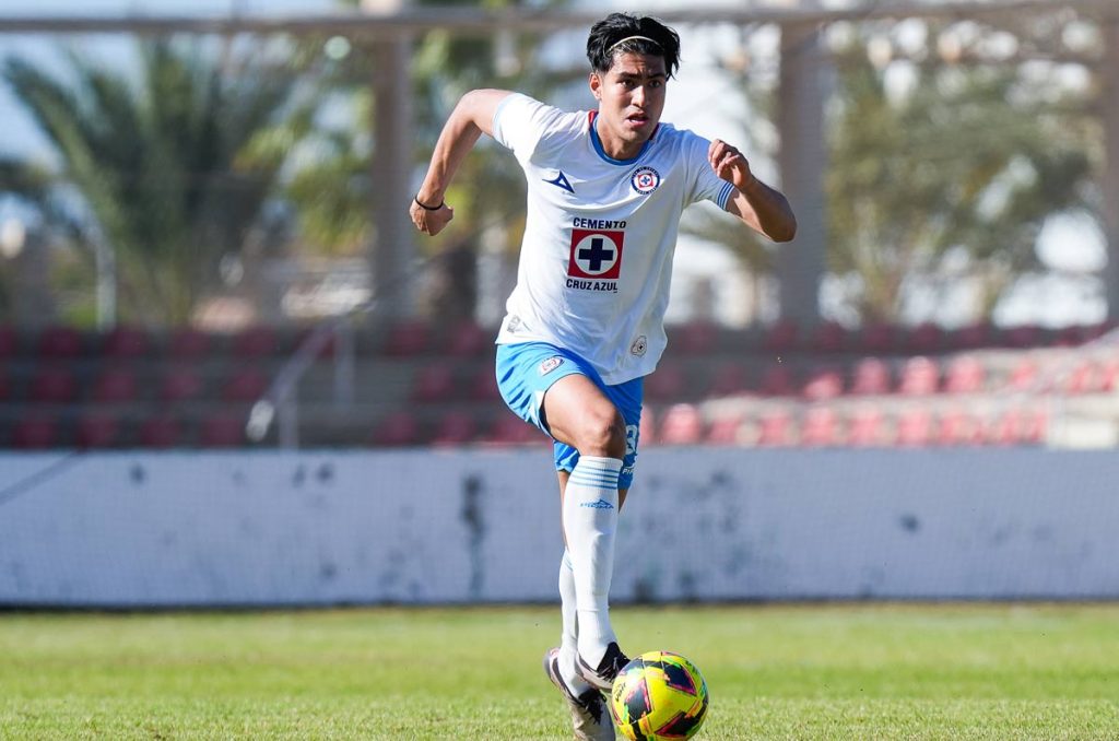 Cristian Jiménez, futbolista de Cruz Azul que está tratando de consolidarse