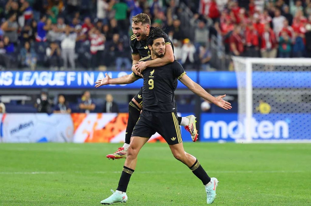 Santiago Giménez y Raúl Jiménez se perfilan como titulares en la Selección Mexicana