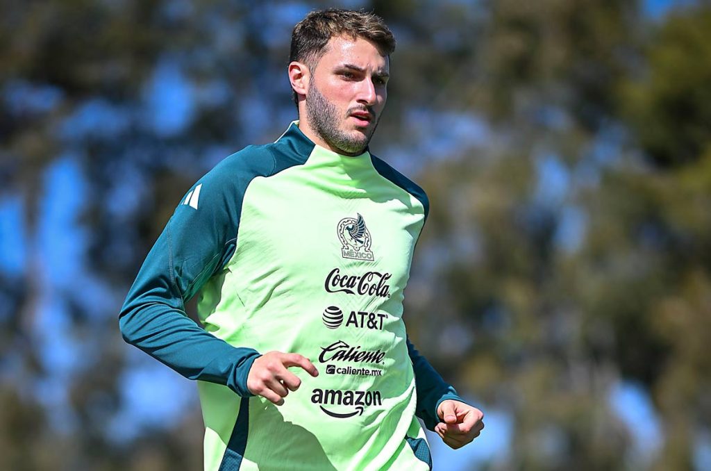 Es momento de responder dentro de la cancha para Santiago Giménez en la Selección Mexicana