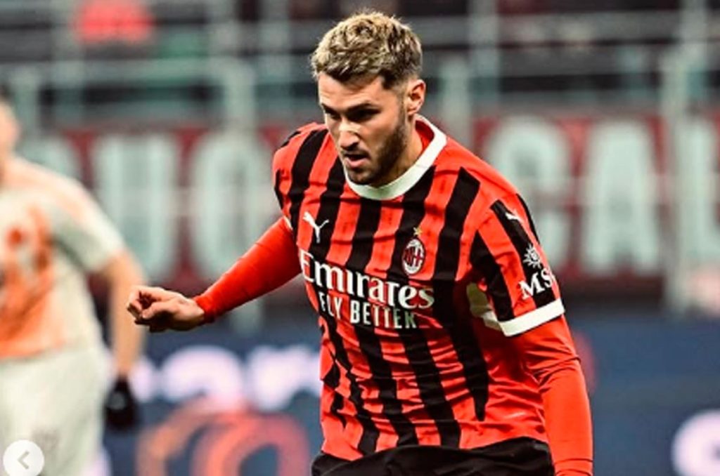 Santiago Giménez puede perder la titularidad en el AC Milan