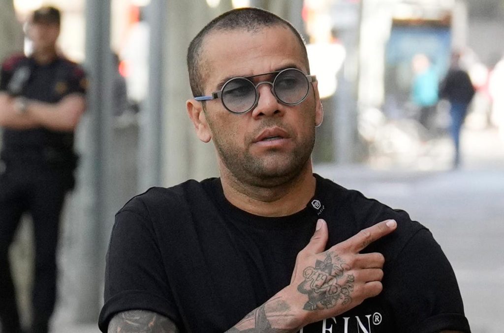¡Tiemblan los Felinos! Dani Alves es absuelto y va contra Pumas
