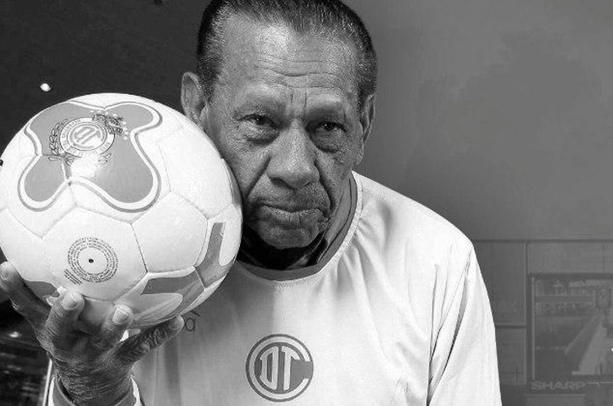 Amaury Epaminondas (1966-67) - 21 goles. El brasileño Amaury Epaminondas fue una de las grandes leyendas de los Diablos del Toluca. Conquistó dos campeonatos y en la temporada 1966-67 se hizo con el título de goleo con 21 goles en 31 partidos.