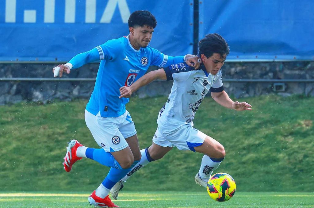 Bruce El-mesmari ha estado a préstamo con los Gallos de Querétaro