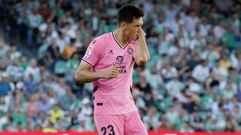 César Montes. El último mexicano que ha jugado con los Periquitos ha sido el 'Cachorro'. Otro defensa central que apenas estuvo en el club por 22 partidos, pero logró dejar buenas ganancias al club de 10 millones de euros. Además que cosechó tres goles.
