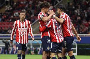 Chivas cerca de blindar a su joya hasta 2030 y con millonaria cláusula de salida