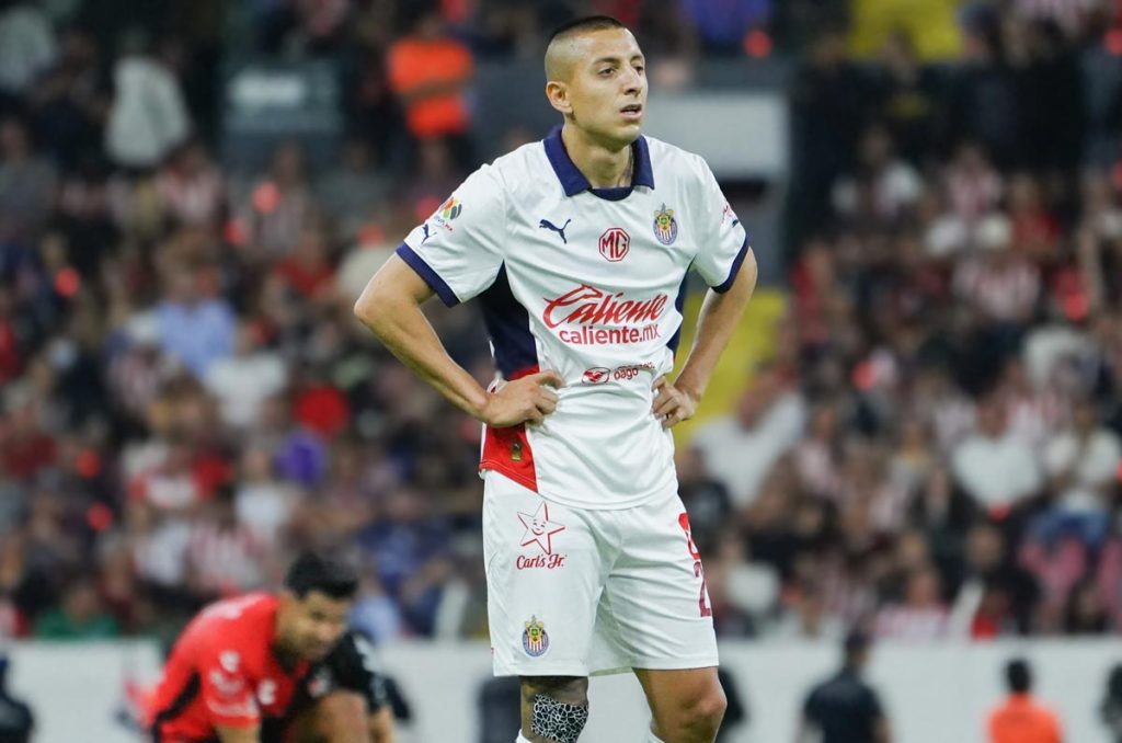 Piojo Alvarado tendría los días contados como jugador de las Chivas de Guadalajara