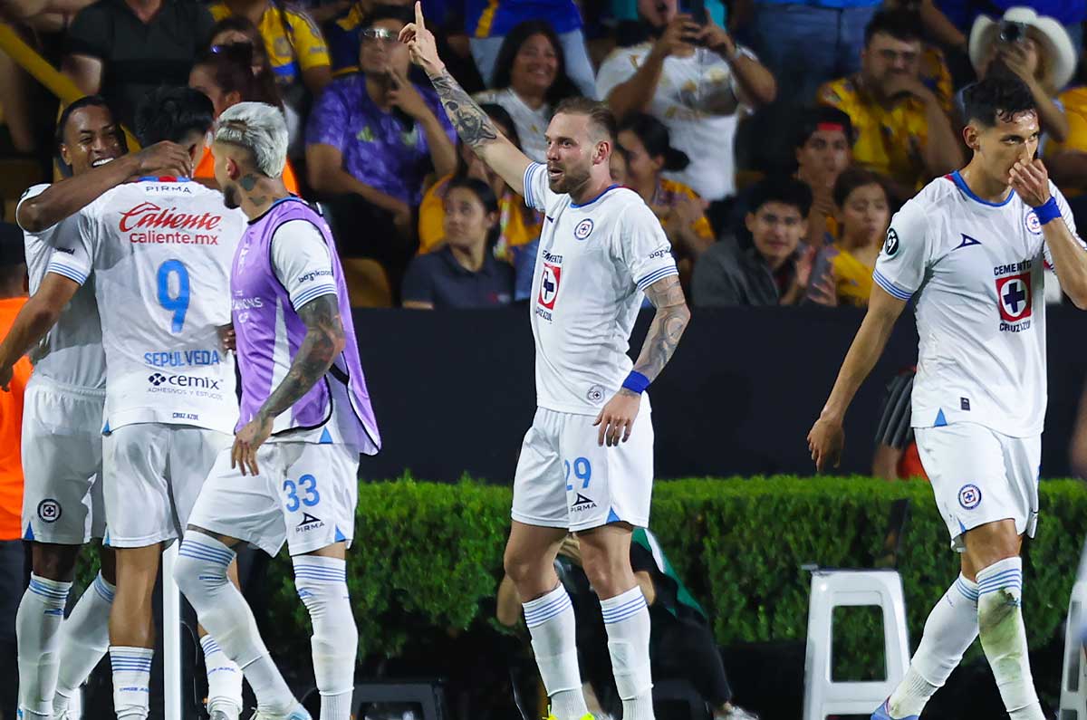 cruz-azul-sigue-en-la-pelea-por-la-concachampions-y-la-liga-mx