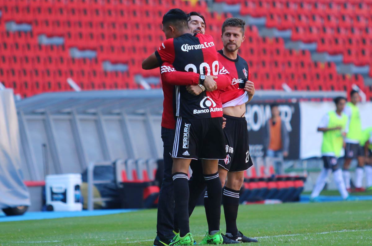 https://www.futboltotal.com.mx/wp-content/uploads/2025/04/el-dia-que-gerardo-espinoza-goleo-a-chivas-en-un-clasico-tapatio.jpg