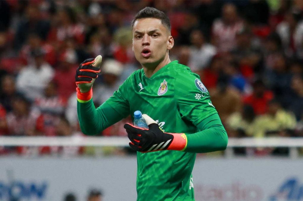 Óscar Whalley no ha podido debutar en Liga MX desde su llegada