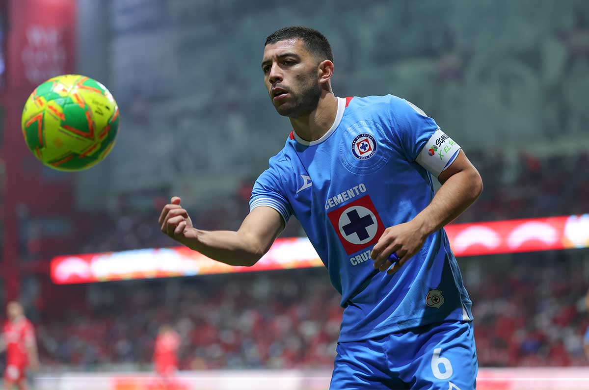 erik-lira-ya-es-capitan-y-referente-en-cruz-azul
