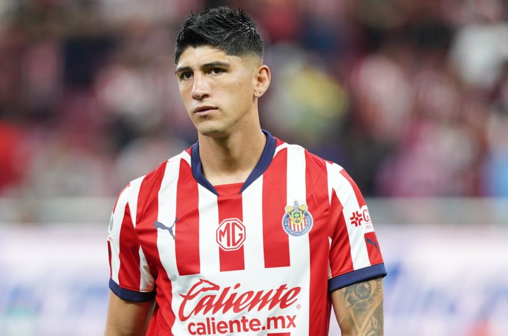 Indisciplina de Alan Pulido lo deja fuera de Chivas