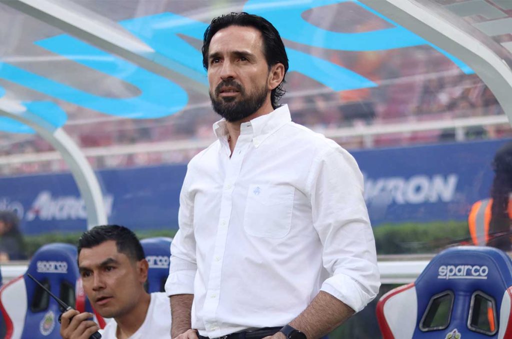 Los candidatos para sustituir a Gerardo Espinoza en Chivas