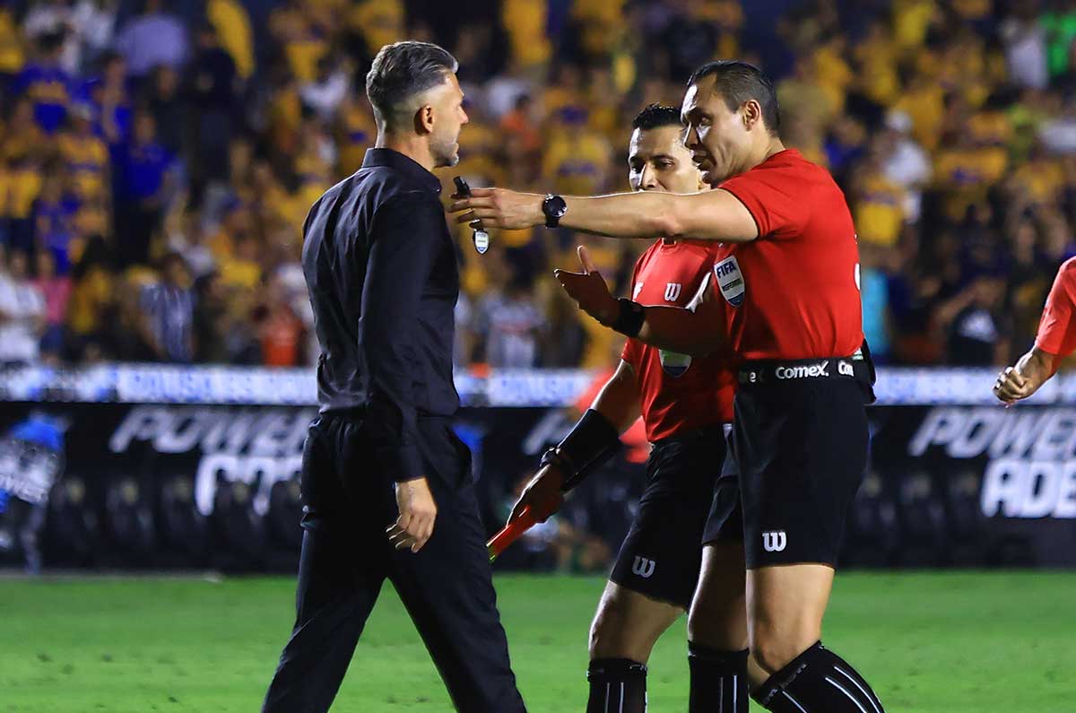 martin-demichelis-encaro-al-gato-ortiz-al-finalizar-el-partido