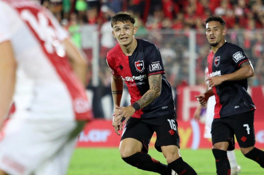 Thiago Gigena ya hizo su debut con el Newell's Old Boys de Argentina