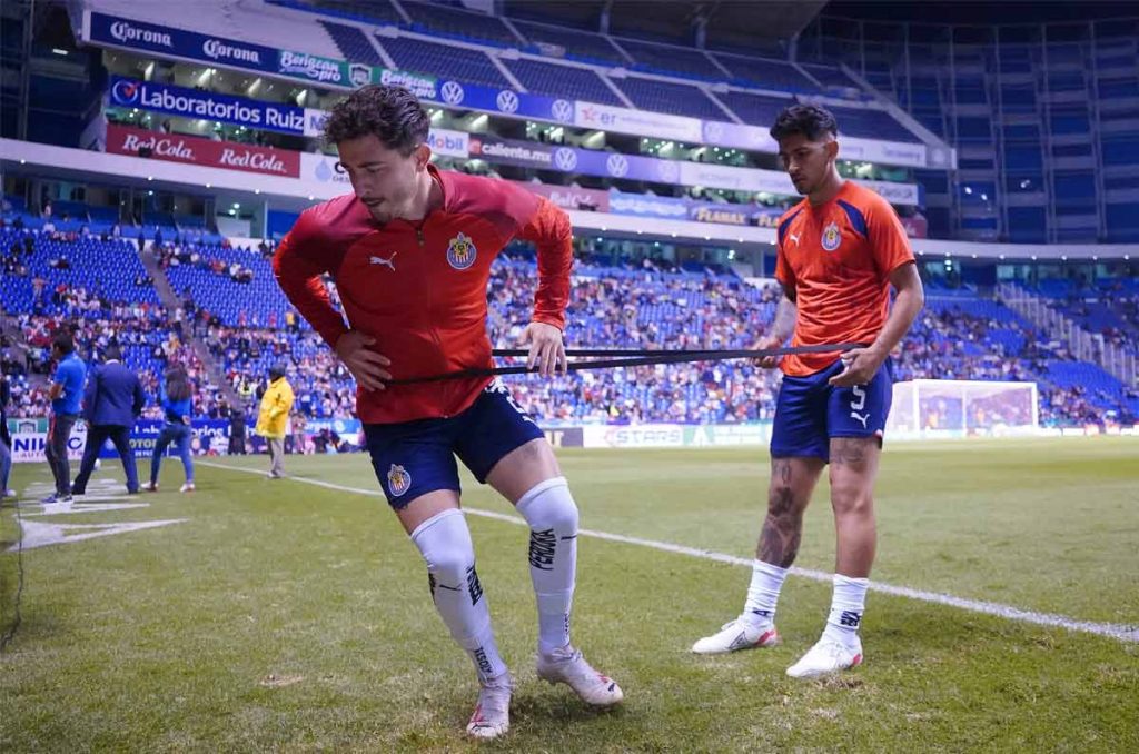 Domènec Torrent pidió las salidas de Alan Mozo y Víctor Guzmán, entre otros, de Chivas