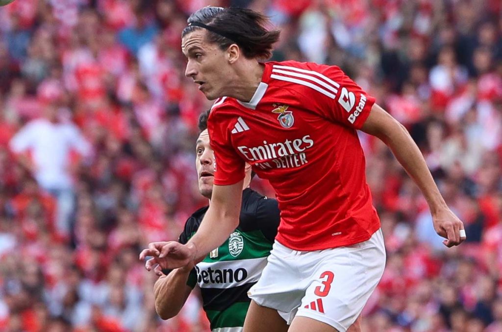 Álvaro Carreras, uno de los jugadores que más interesa al Real Madrid