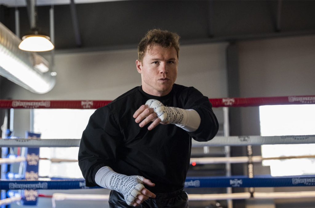 Canelo Álvarez se prepara para enfrentar a William Scull en Arabia Saudita