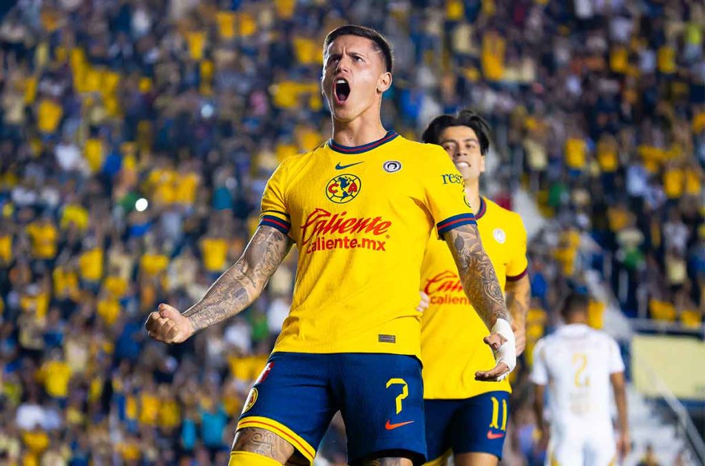 Brian Rodríguez se quedará en América, por el momento...