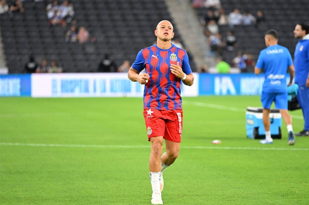 Chicharito debe jugar para el Apertura 2025, sin importar quién sea el técnico de las Chivas