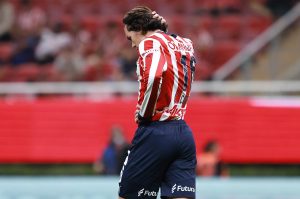 Chivas le busca acomodo a Cade Cowell y otros cuatro jugadores