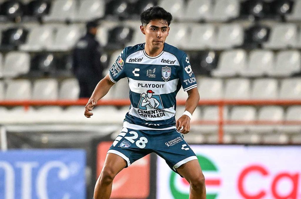 Chivas y Cruz Azul se pelean el fichaje de Elías Montiel