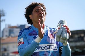 ¿Cuántos descensos tiene Guillermo Ochoa en su carrera?