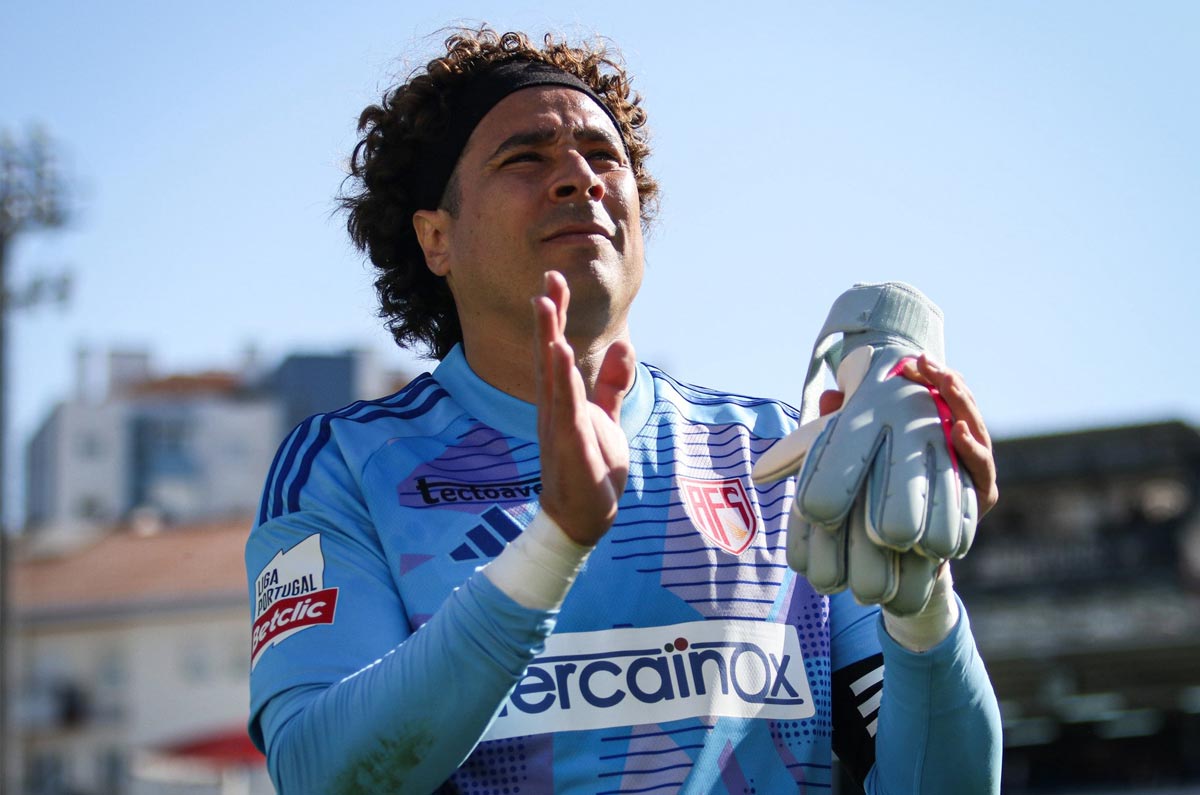 ¿Cuántos descensos tiene Guillermo Ochoa en su carrera?