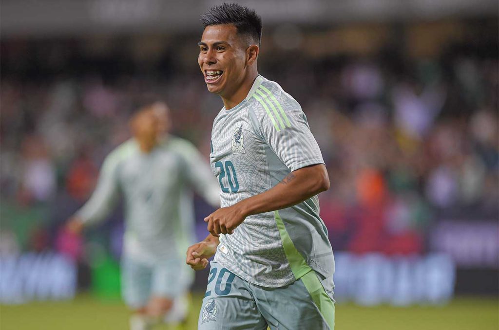 Efraín Álvarez sería nuevo refuerzo de las Chivas